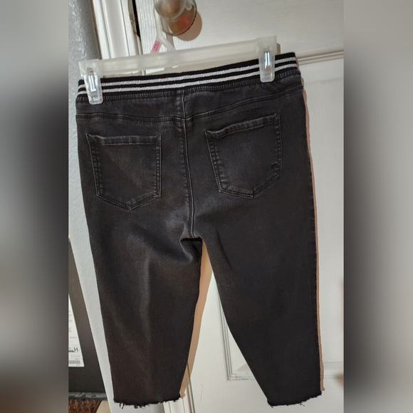 (2 pair) Girls Jorache stretch cut off jeans with elastic waist. - Picture 5 of 7